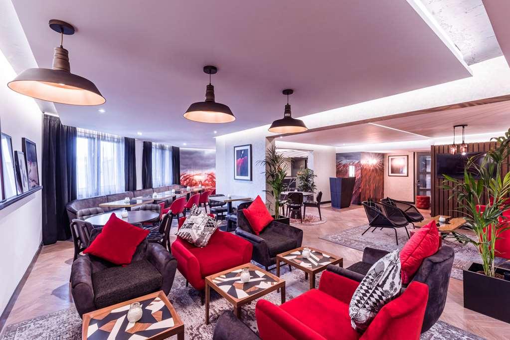 Radisson Red Heathrow 4*