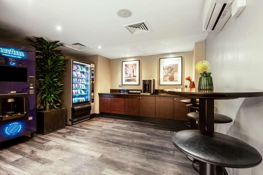 Hotel Radisson Red Heathrow 4*